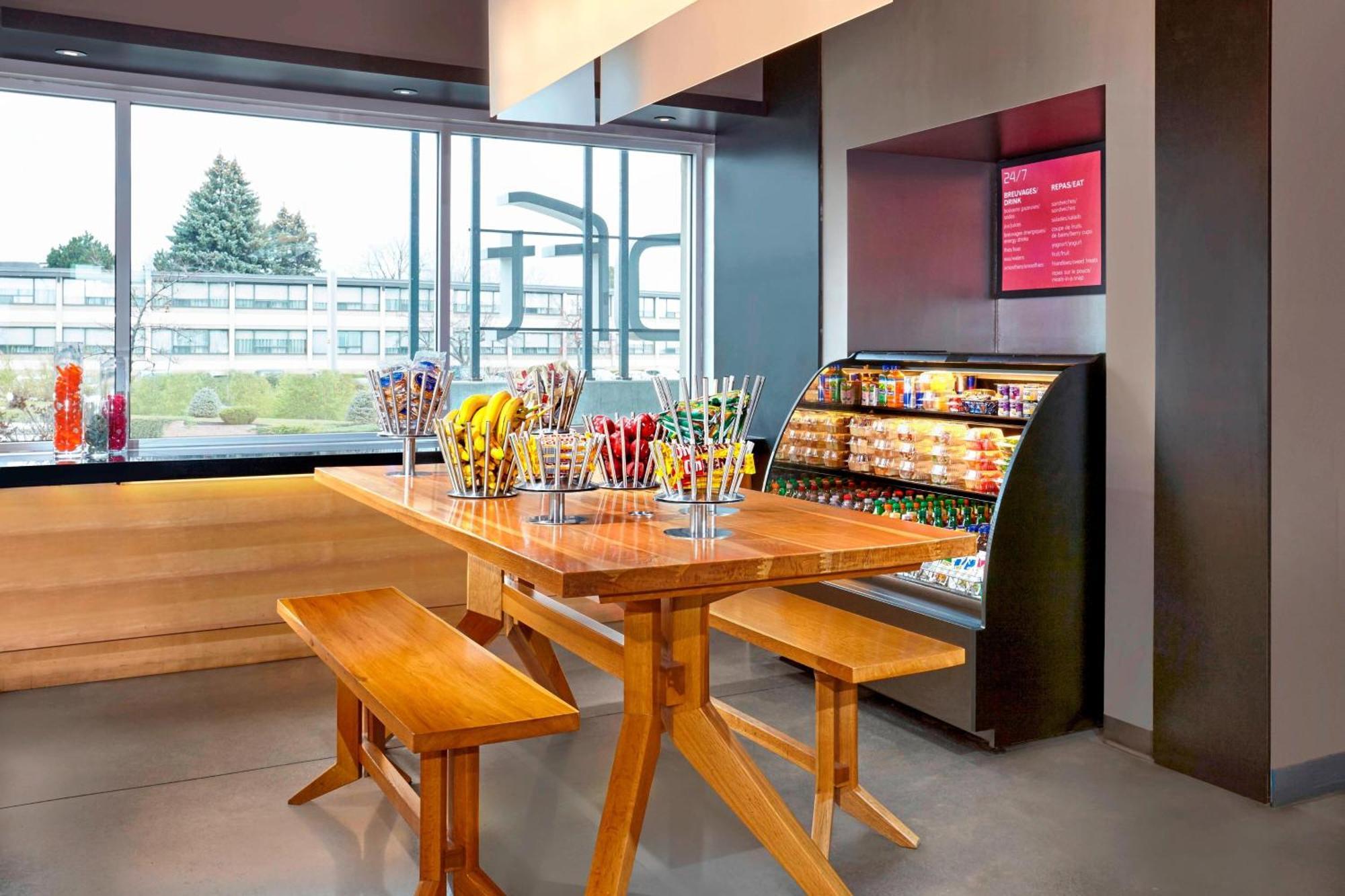 Hotel Aloft Montreal Airport Dorval Exterior foto