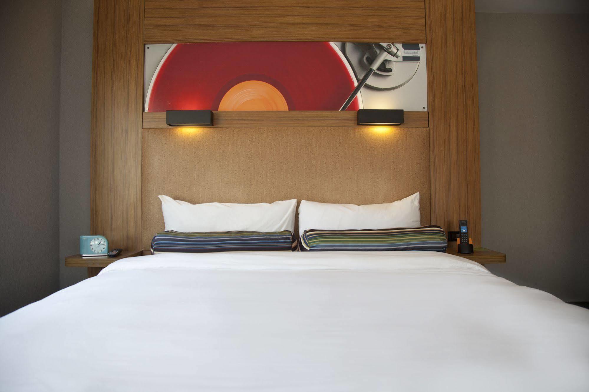 Hotel Aloft Montreal Airport Dorval Exterior foto